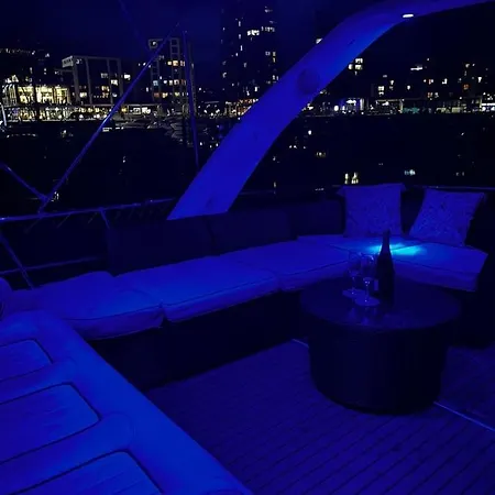Superyacht On Town Quay Marina, Southampton - Very Close To City Centre And Cruise Terminals - Free Parking Included Exterior photo
