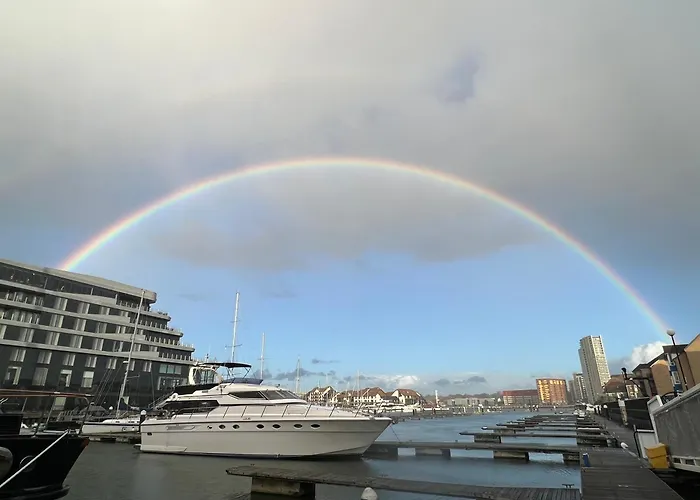 Superyacht On Town Quay Marina, Southampton - Very Close To City Centre And Cruise Terminals - Free Parking Included