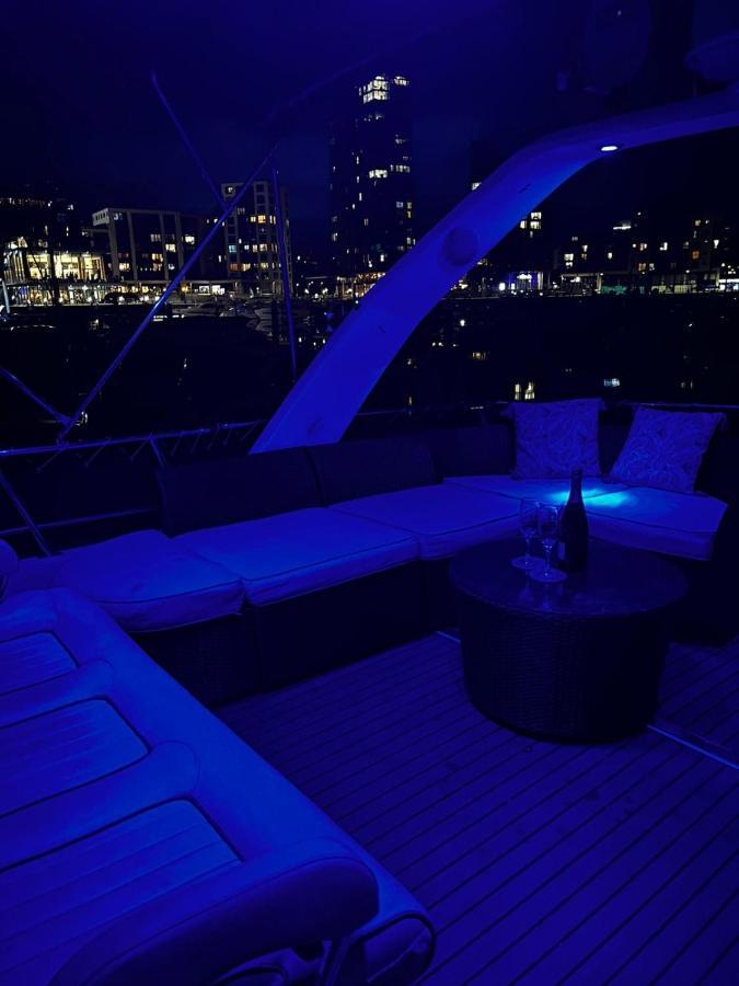 Superyacht On Town Quay Marina, - Very Close To Centre And Cruise Terminals - Free Parking Included