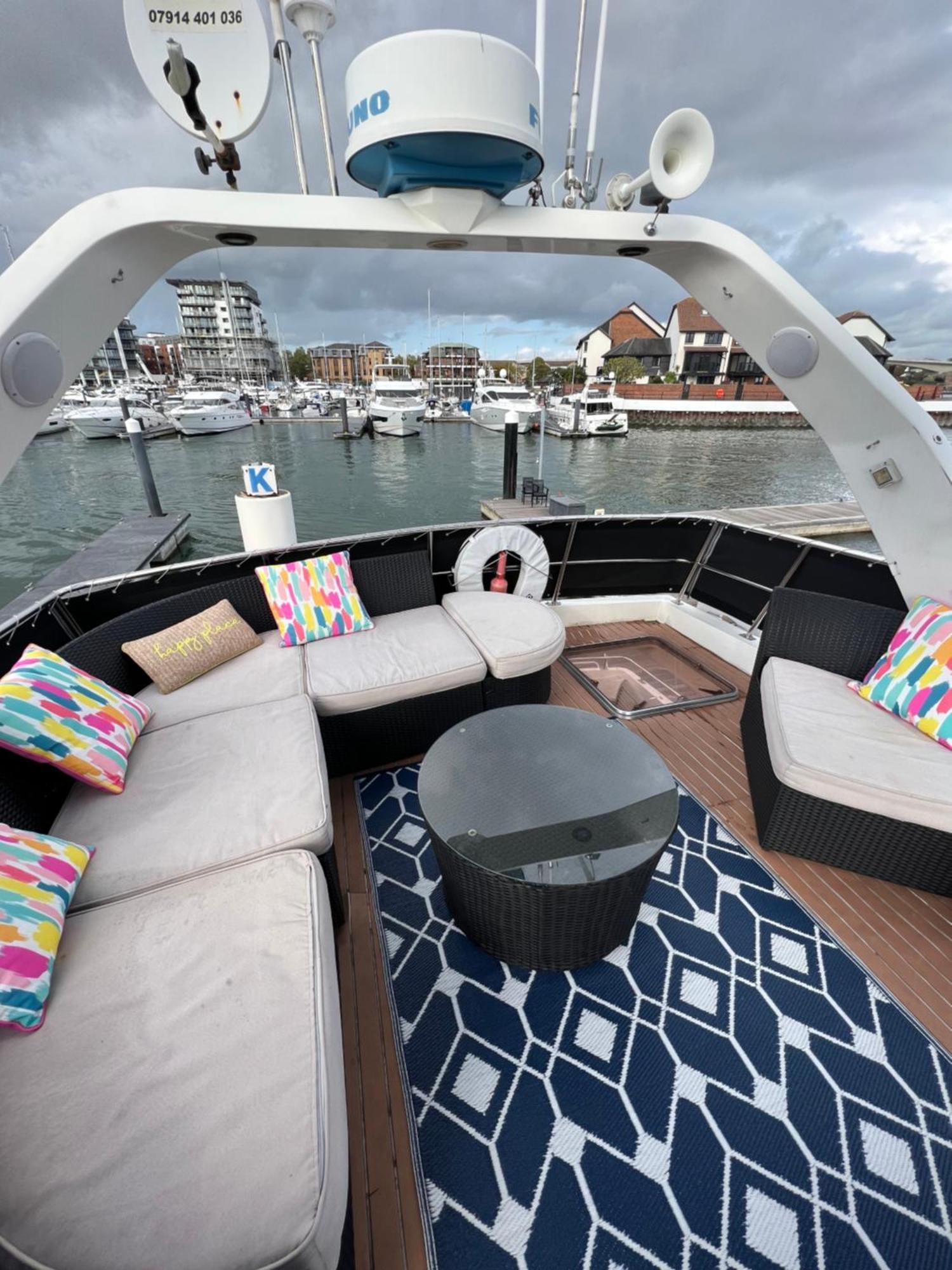 Ботель Superyacht On Town Quay Marina, - Very Close To Centre And Cruise Terminals - Free Parking Included *
