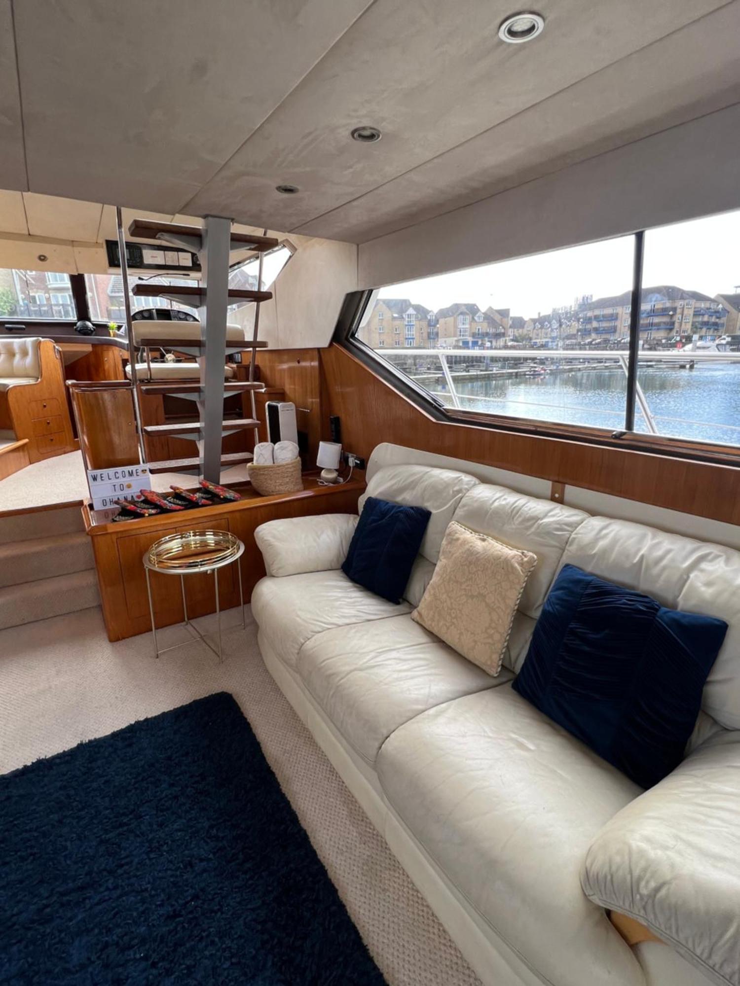 Superyacht On Town Quay Marina, - Very Close To Centre And Cruise Terminals - Free Parking Included Ботель