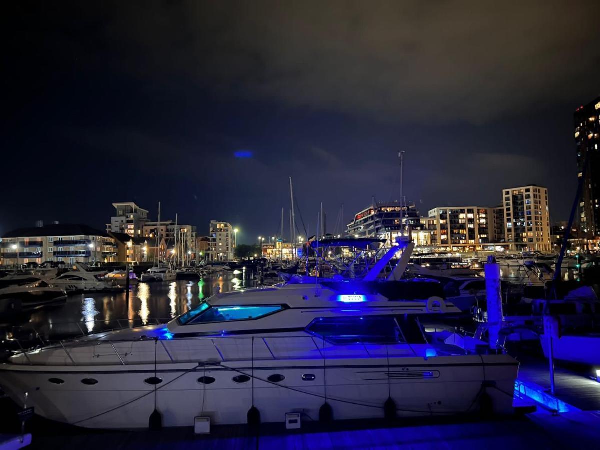 Superyacht On Town Quay Marina, - Very Close To Centre And Cruise Terminals - Free Parking Included *