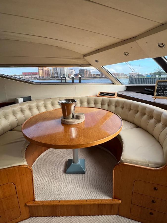 Superyacht On Town Quay Marina, - Very Close To Centre And Cruise Terminals - Free Parking Included Bateau-hôtel *